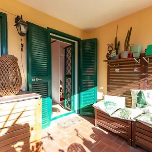 https://colored-house-with-3-bedrooms-above-sq-plebiscito.hotels-amalfi.com