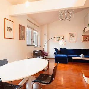 https://navigli-design-apartment-with-balcony.italymilanhotels.net
